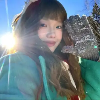 钟由希